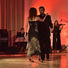 170311-225548 M-LiveImCasino-Claudio+Pilar-Ball-Show